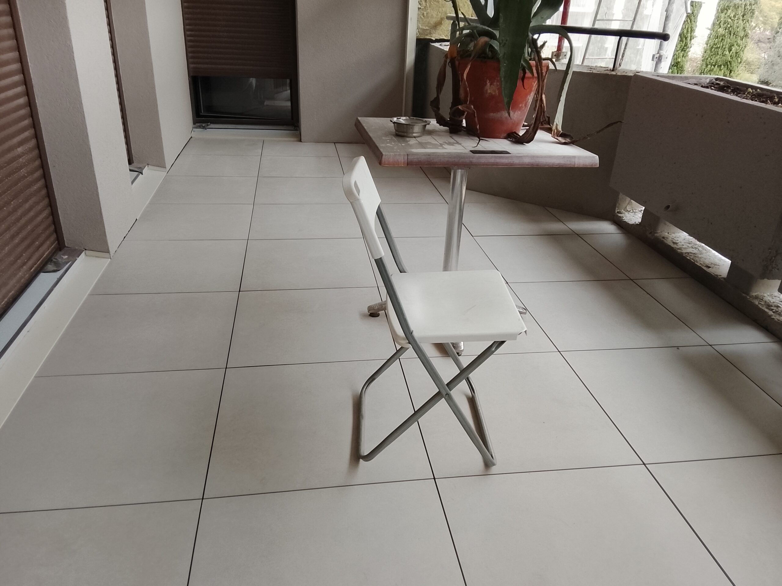 Dalles cérame sur plots sur étanchéité bitumineuse, photo 1